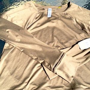 BNWT Moret Ultra crop top,tobacco color